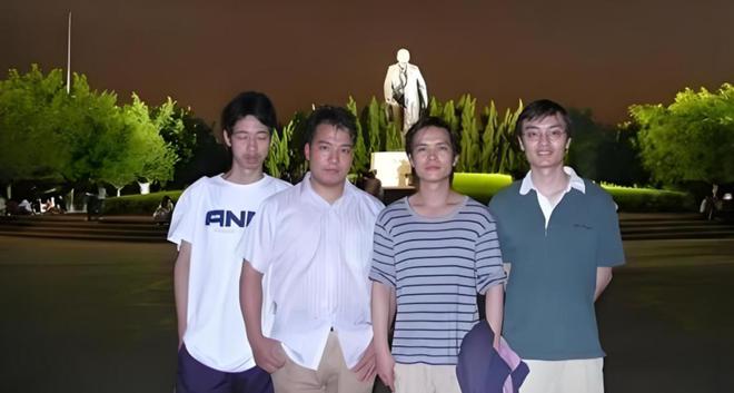 顶全球领着大疆硬刚美国身价直逼500亿！j9九游真人游戏第一平台汪滔：八年持续登(图1)