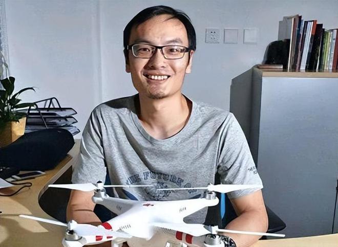 顶全球领着大疆硬刚美国身价直逼500亿！j9九游真人游戏第一平台汪滔：八年持续登(图7)