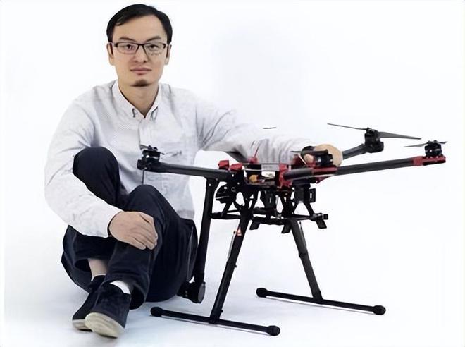 顶全球领着大疆硬刚美国身价直逼500亿！j9九游真人游戏第一平台汪滔：八年持续登(图8)